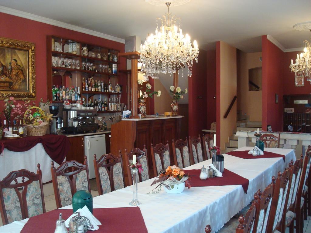 אגר Hotel Arany Trofea מראה חיצוני תמונה